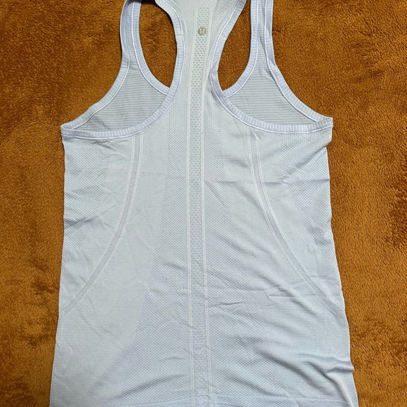 Lavender Lululemon tank size 6 - Picture 3 of 4